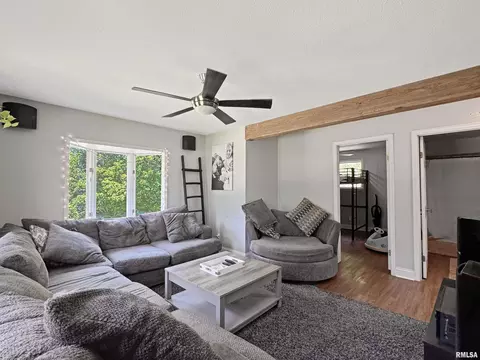 Living - 7029 S Gerdes Rd, Mapleton, IL 61547 photo 1 of 3