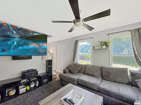 Living - 7029 S Gerdes Rd, Mapleton, IL 61547 photo 3 of 3