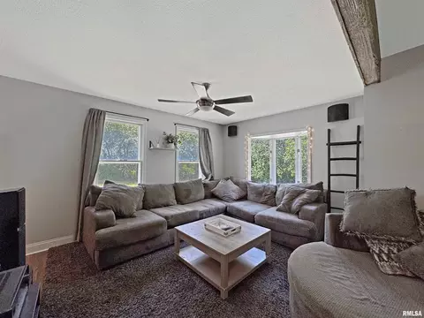 Living - 7029 S Gerdes Rd, Mapleton, IL 61547 photo 2 of 3