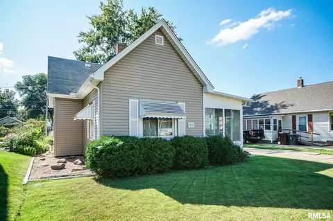 1215 S Capitol St, Pekin, IL 61554