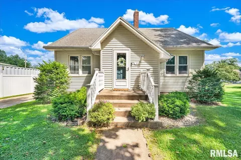 112 S Menard St, Metamora, IL 61548
