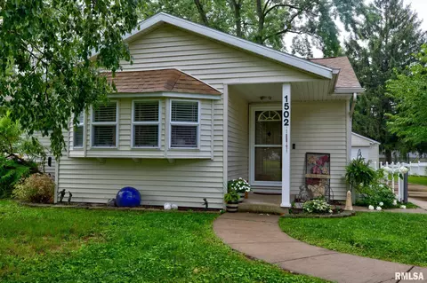 1502 W Shenandoah Dr, Peoria, IL 61614