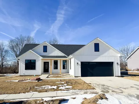 1213 Parkview Dr, Eureka, IL 61530