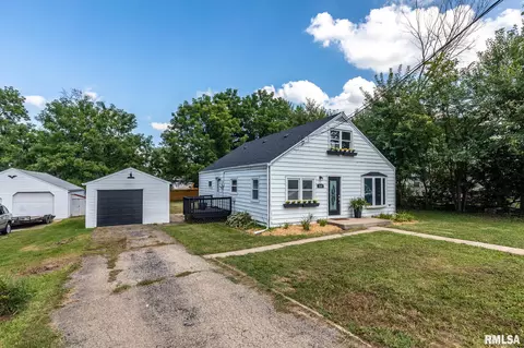 212 Albert St, Washington, IL 61571