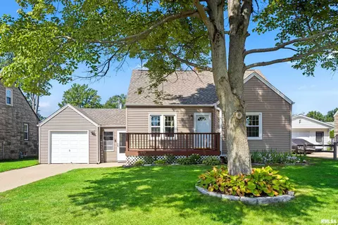 205 Howard St, East Peoria, IL 61611