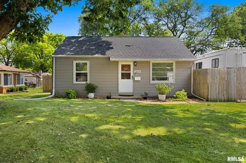 2010 W Arrowhead Ln, Peoria, IL 61604