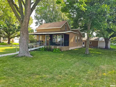 500 S Locust St, Tremont, IL 61568