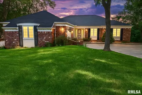 1917 Sierra Ct, Pekin, IL 61554
