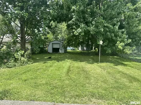 Exterior - 512 E Calhoun St, Macomb, IL 61455 photo 5 of 7