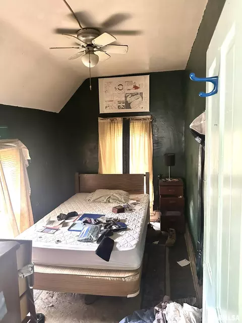 Bedroom - 512 E Calhoun St, Macomb, IL 61455 photo 1 of 2