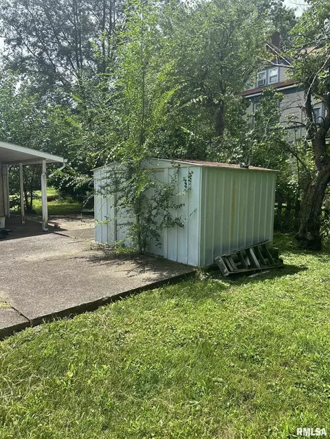Exterior - 512 E Calhoun St, Macomb, IL 61455 photo 7 of 7