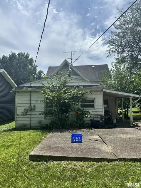 Exterior - 512 E Calhoun St, Macomb, IL 61455 photo 6 of 7