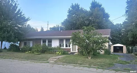641 Royal Ct, Canton, IL 61520