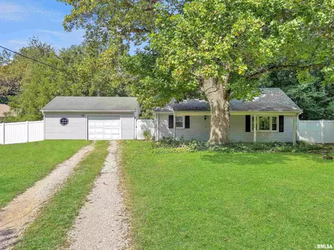 404 Wagner St, Washington, IL 61571