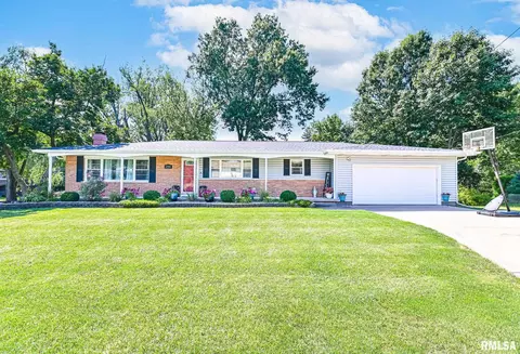 6709 N Weeshire Ct, Peoria, IL 61614