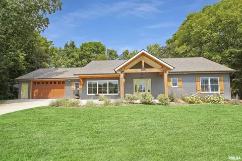 9302 N Kenneth St, Peoria, IL 61615