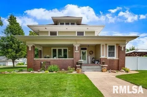 1012 Edward St, Henry, IL 61537
