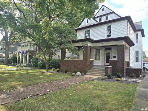 704 Washington St, Pekin, IL 61554