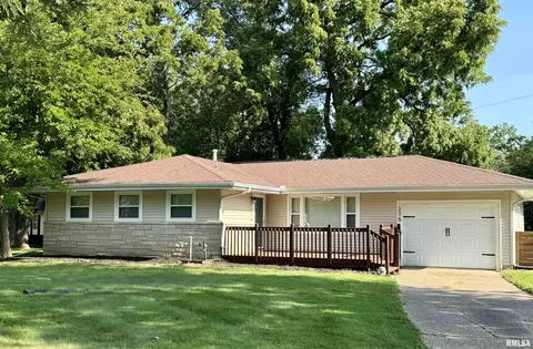 275 Jana Rd, Macomb, IL 61455
