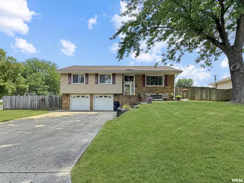 5704 W Colt Dr, Peoria, IL 61607