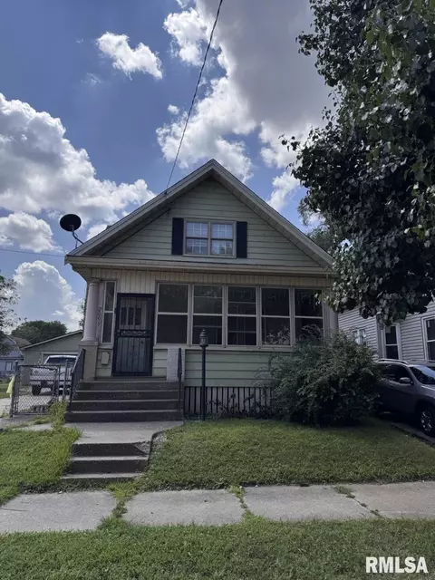 2006 W Marquette St, Peoria, IL 61605