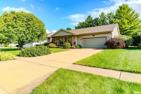 1912 Deer Ln, Washington, IL 61571