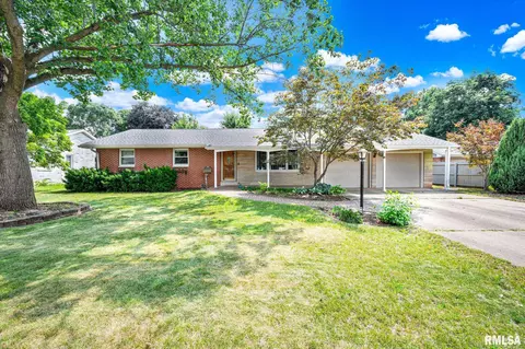 1124 W Evergreen Dr, Chillicothe, IL 61523