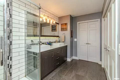 Bath - 20 Brompton Ct, Bloomington, IL 61704 photo 6 of 10