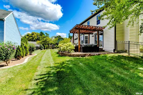 Exterior - 20 Brompton Ct, Bloomington, IL 61704 photo 15 of 18