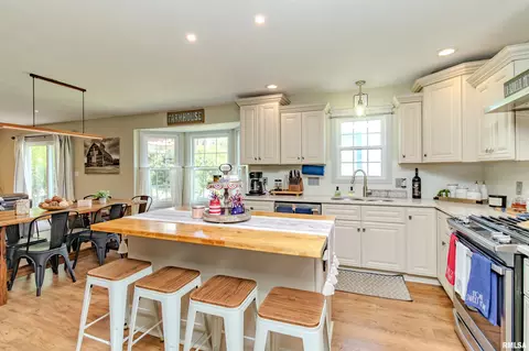 Kitchen - 20 Brompton Ct, Bloomington, IL 61704 photo 3 of 6