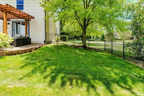 Exterior - 20 Brompton Ct, Bloomington, IL 61704 photo 16 of 18