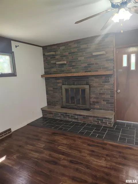 Living - 1031 E Olive St, Canton, IL 61520 photo 4 of 4