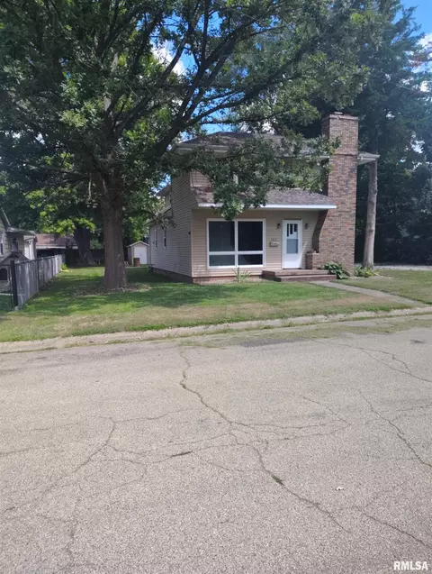 Other - 1031 E Olive St, Canton, IL 61520 photo 4 of 12
