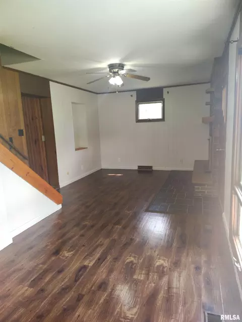 Living - 1031 E Olive St, Canton, IL 61520 photo 3 of 4