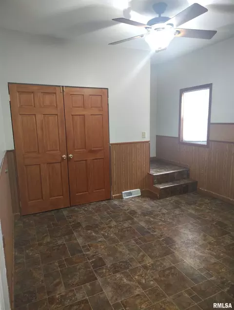 Entry Way - 1031 E Olive St, Canton, IL 61520 photo 1 of 1