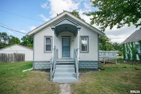 908 N 3rd St, Pekin, IL 61554