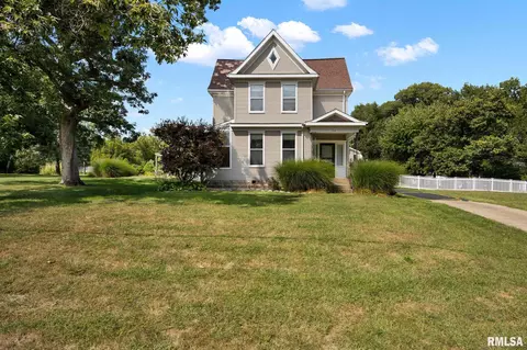 3131 Zion Oaks Rd, Pekin, IL 61554