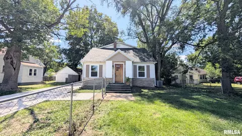 218 Meadow Lawn St, Manito, IL 61546
