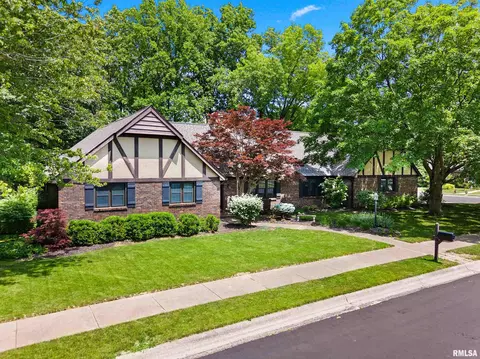 616 W Brookforest Dr, Peoria, IL 61615