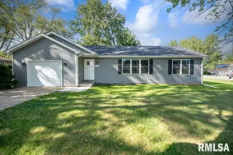 351 E Southmoor St, Manito, IL 61546