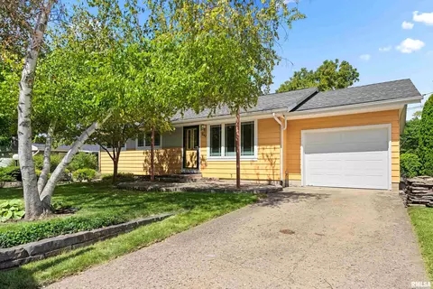 242 Briarcliff Dr, Washington, IL 61571