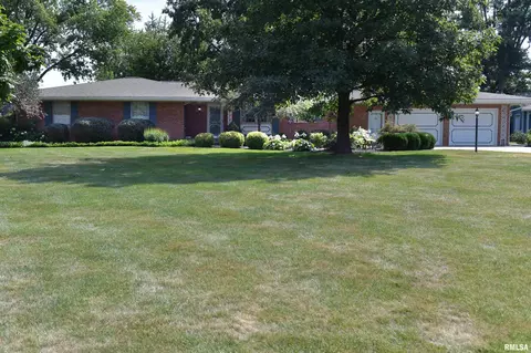 5 Sandalwood Ln, Bartonville, IL 61607