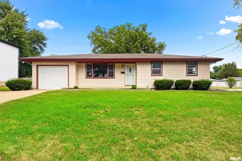 1001 Desoto Dr, Bartonville, IL 61607