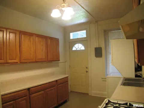 502 NW Bryan St, Peoria, IL 61603 photo 6