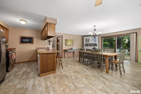 Dining - 930 E Jackson St, Morton, IL 61550 photo 1 of 3