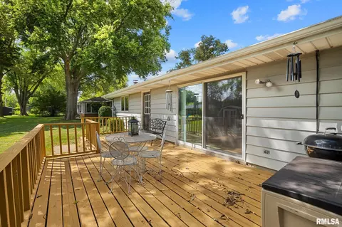 Exterior - 930 E Jackson St, Morton, IL 61550 photo 4 of 7