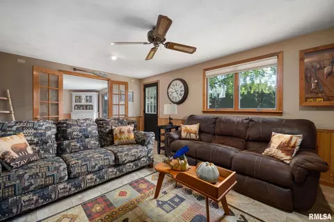 Living - 930 E Jackson St, Morton, IL 61550 photo 4 of 4