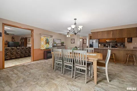 Dining - 930 E Jackson St, Morton, IL 61550 photo 3 of 3