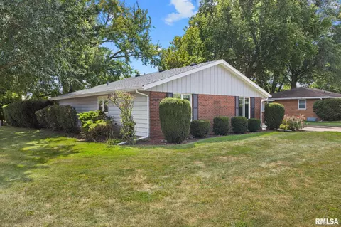 Exterior - 930 E Jackson St, Morton, IL 61550 photo 1 of 7