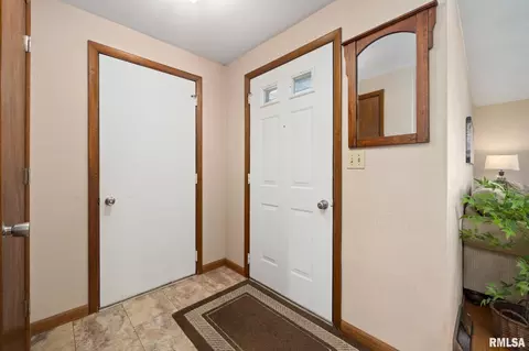 Entry Way - 930 E Jackson St, Morton, IL 61550 photo 1 of 1